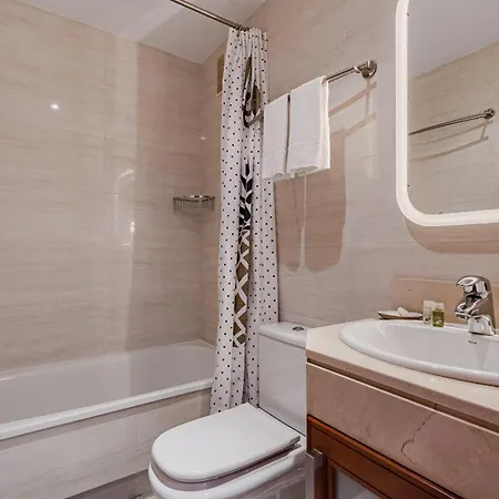 アパート Hermitage Homes Rpla *